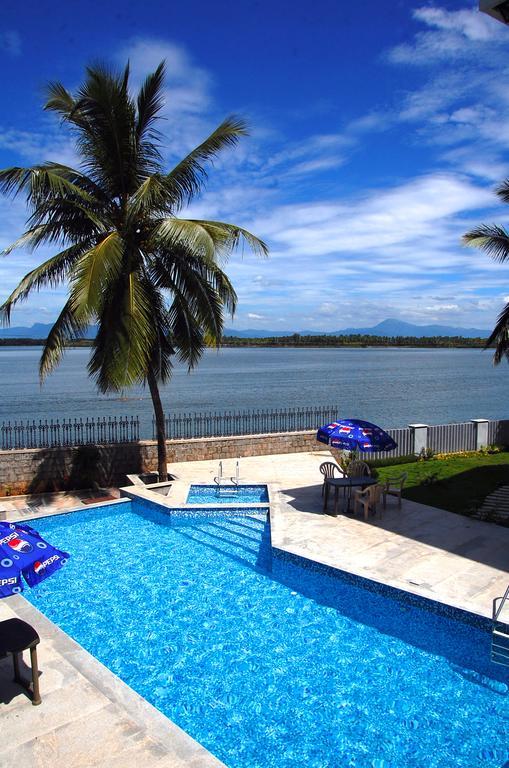 Blue Waters Hotel Kundapur Eksteriør billede