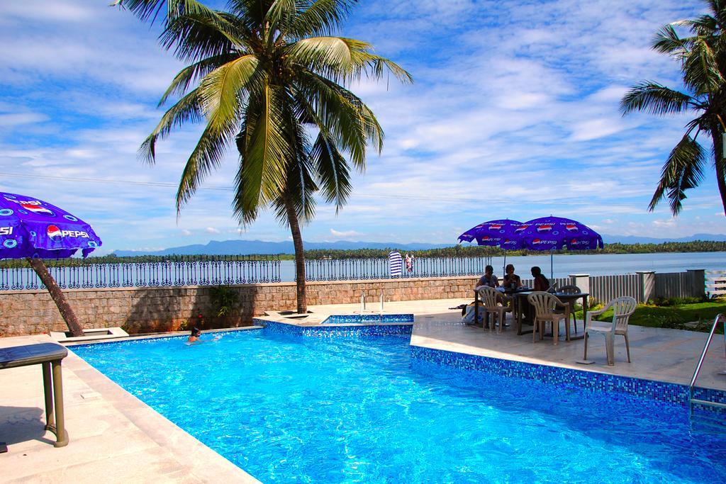 Blue Waters Hotel Kundapur Eksteriør billede