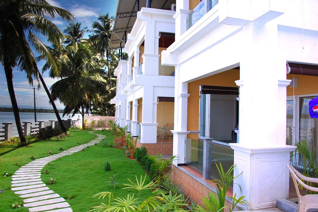 Blue Waters Hotel Kundapur Eksteriør billede
